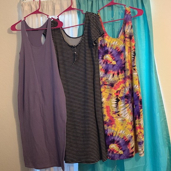 Summer dresses - Picture 2 of 3